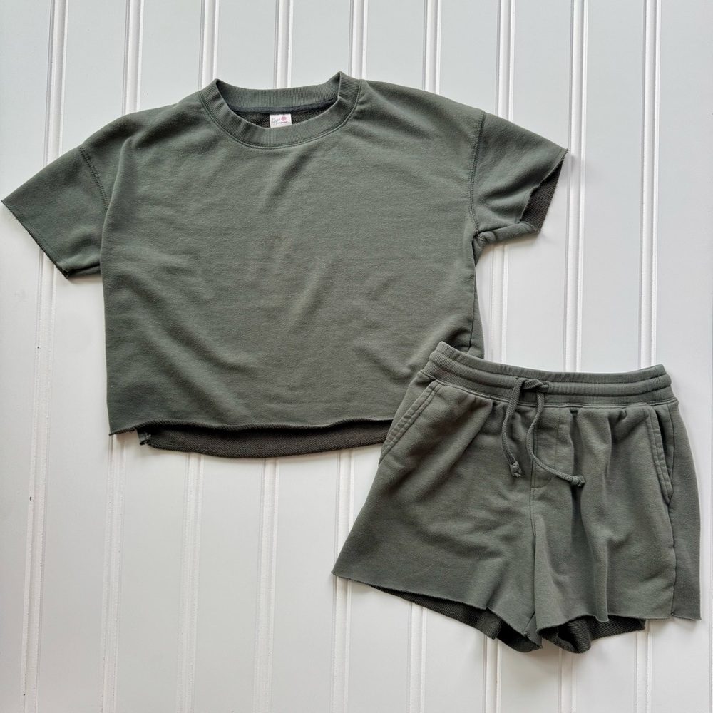 Secret Treasures Olive Green Crop Short Sleeve Top and Shorts 2 Piece Lounge Set